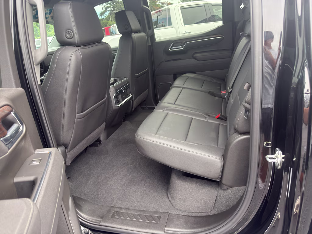 2025 Onyx Black GMC Sierra SLT 4X4 Truck