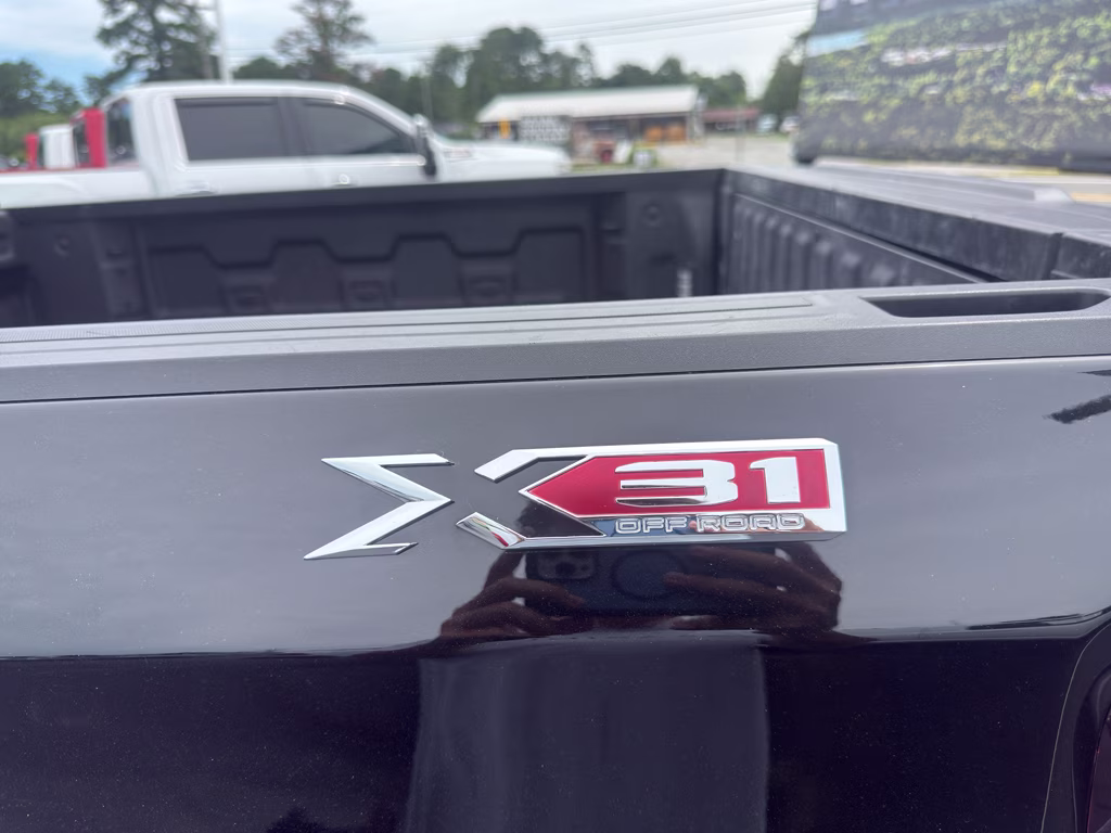 2025 Onyx Black GMC Sierra SLT 4X4 Truck