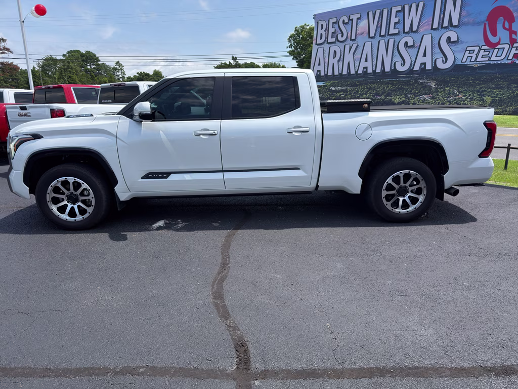 2024 Wind Chill Pearl Toyota Tundra Hybrid Platinum Hybrid 4X4 Truck