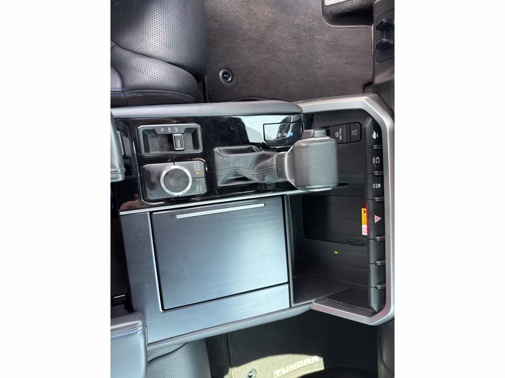 2024 Wind Chill Pearl Toyota Tundra Hybrid Platinum Hybrid 4X4 Truck