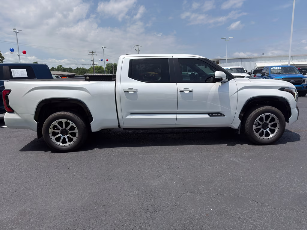 2024 Wind Chill Pearl Toyota Tundra Hybrid Platinum Hybrid 4X4 Truck