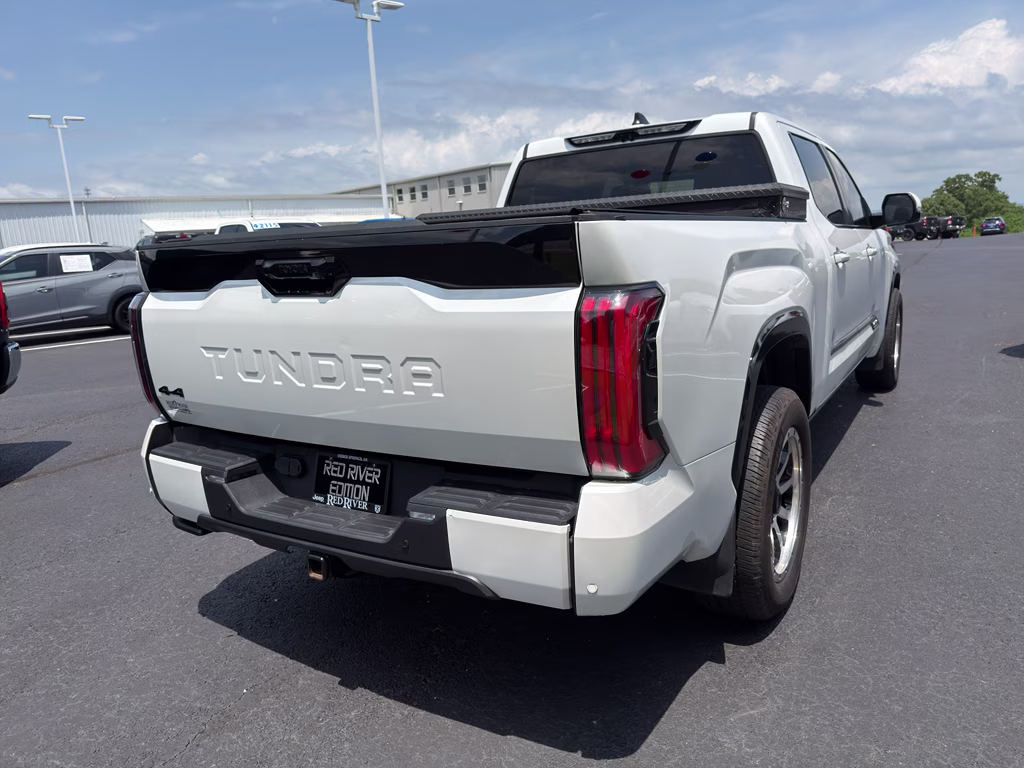 2024 Wind Chill Pearl Toyota Tundra Hybrid Platinum Hybrid 4X4 Truck