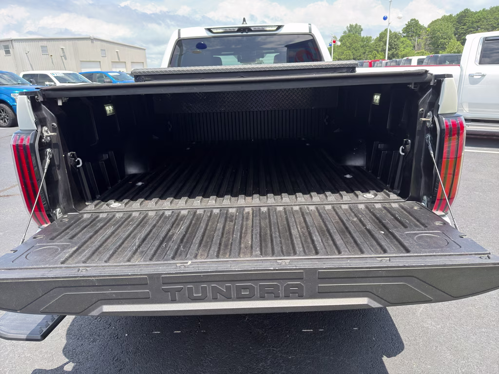 2024 Wind Chill Pearl Toyota Tundra Hybrid Platinum Hybrid 4X4 Truck