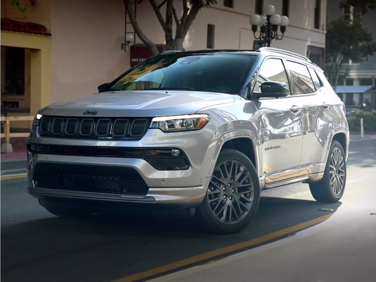 2022 Bright White Clearcoat Jeep Compass Limited 4X4 SUV