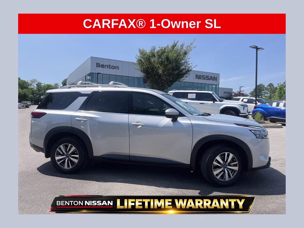 2025 Brilliant Silver Metallic Nissan Pathfinder SL FWD SUV