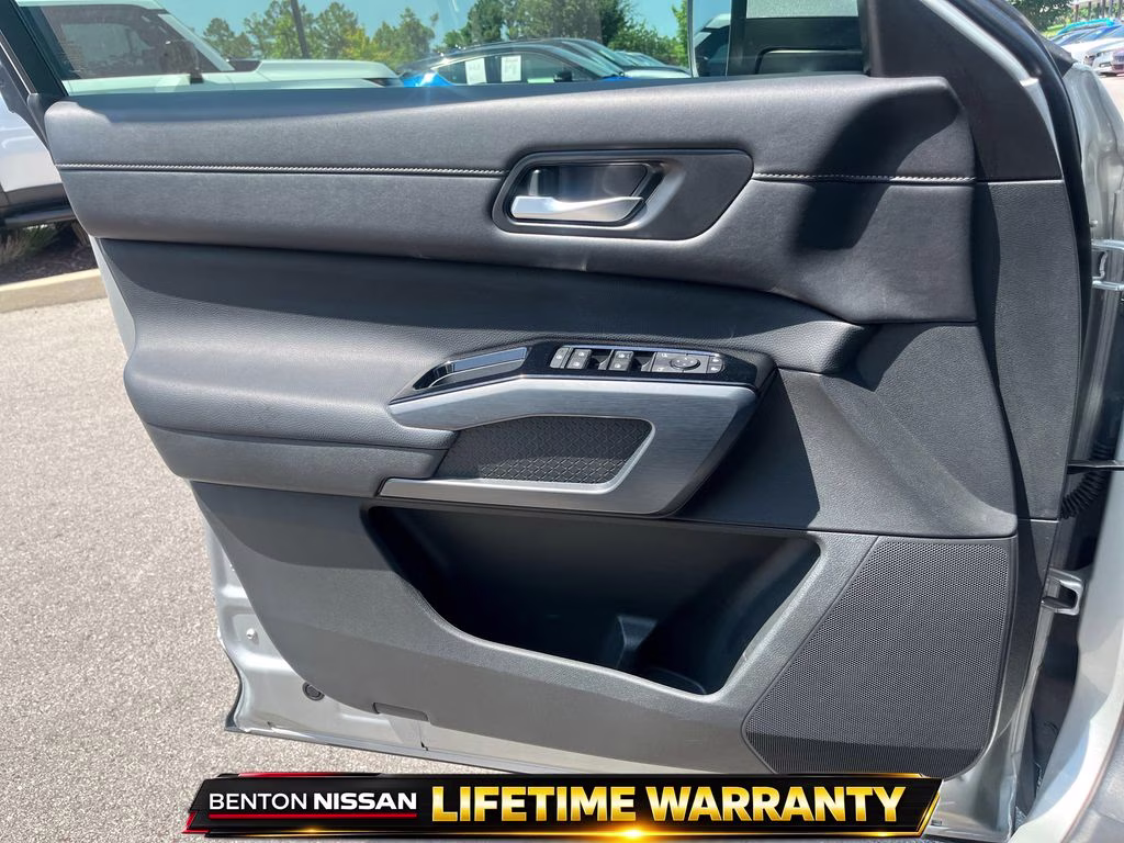 2025 Brilliant Silver Metallic Nissan Pathfinder SL FWD SUV