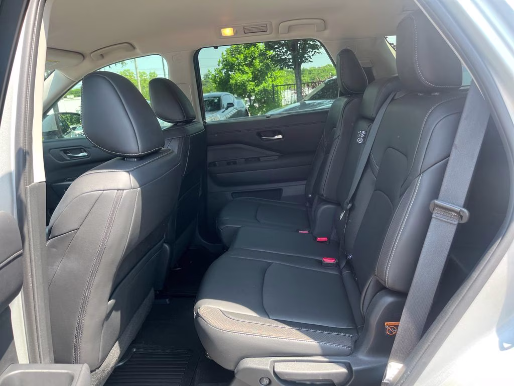 2025 Brilliant Silver Metallic Nissan Pathfinder SL FWD SUV
