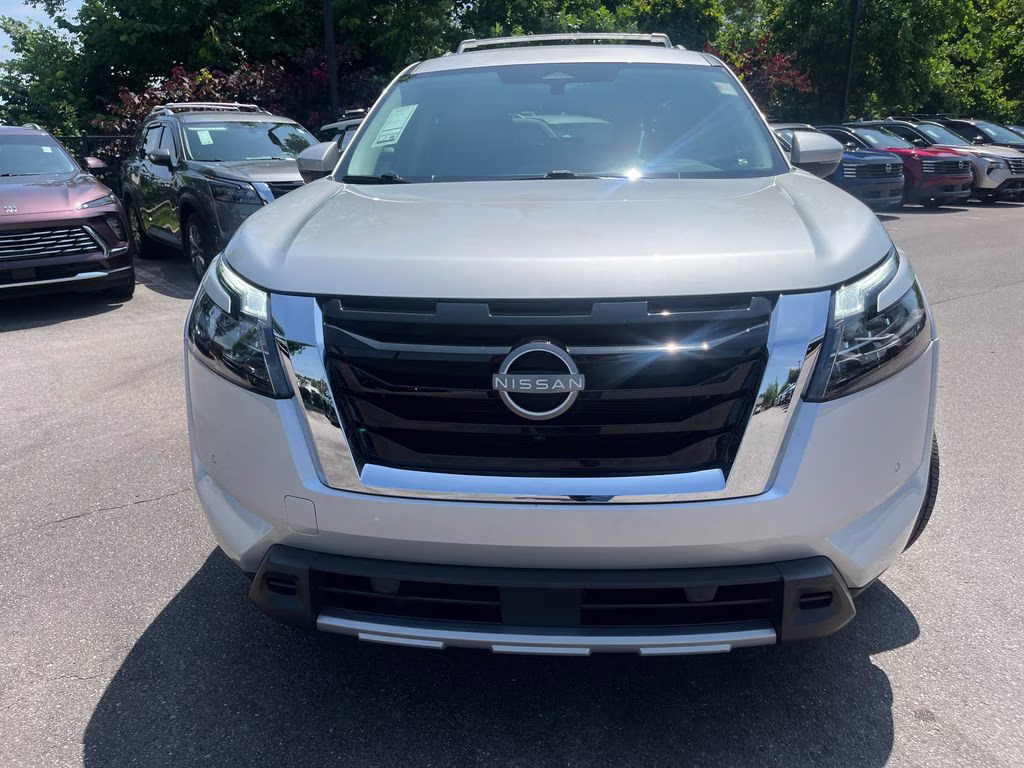 2025 Brilliant Silver Metallic Nissan Pathfinder SL FWD SUV