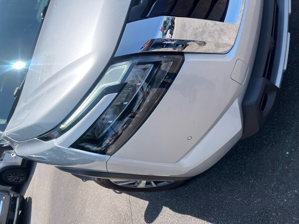 2025 Brilliant Silver Metallic Nissan Pathfinder SL FWD SUV