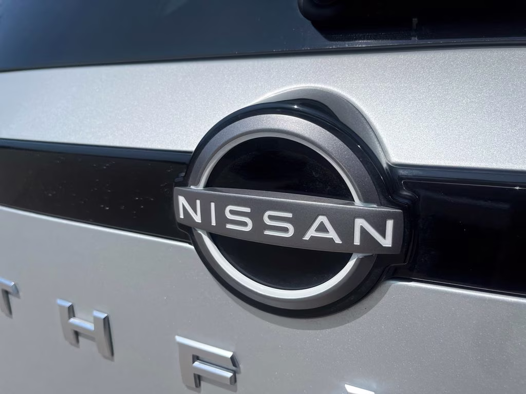 2025 Brilliant Silver Metallic Nissan Pathfinder SL FWD SUV