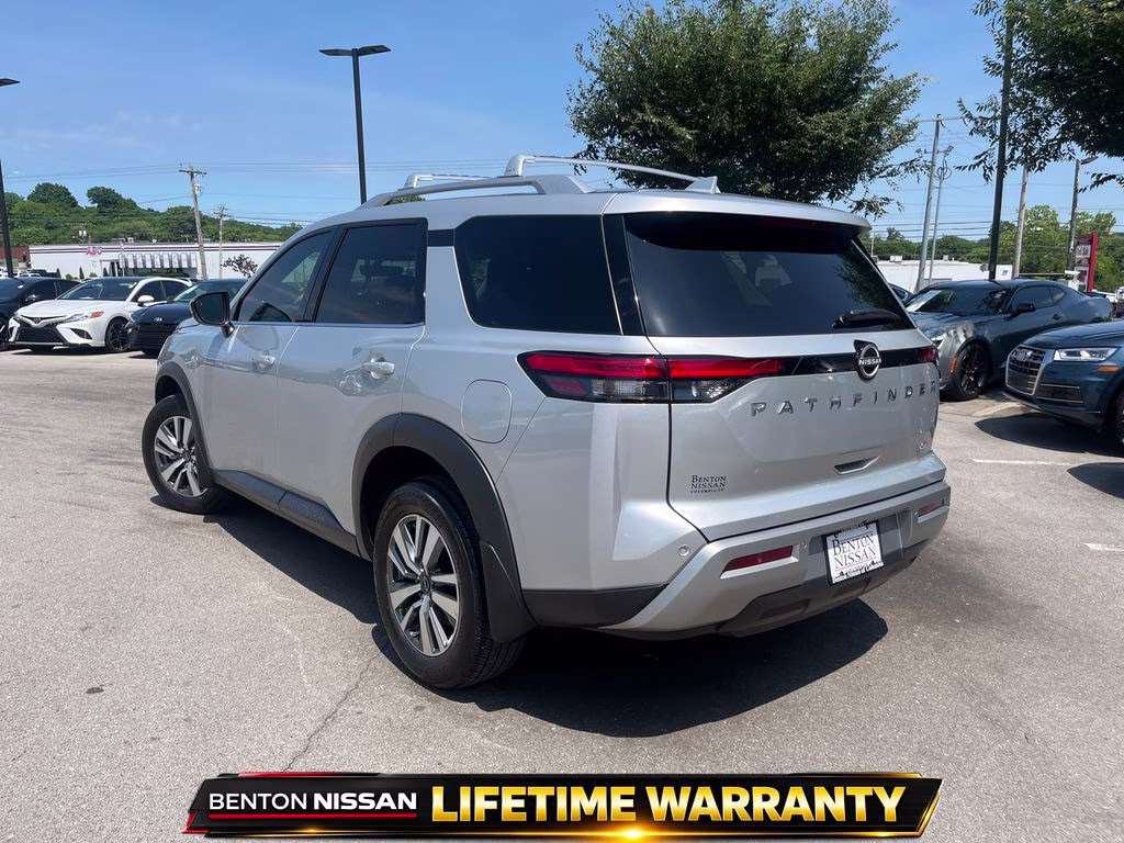 2025 Brilliant Silver Metallic Nissan Pathfinder SL FWD SUV