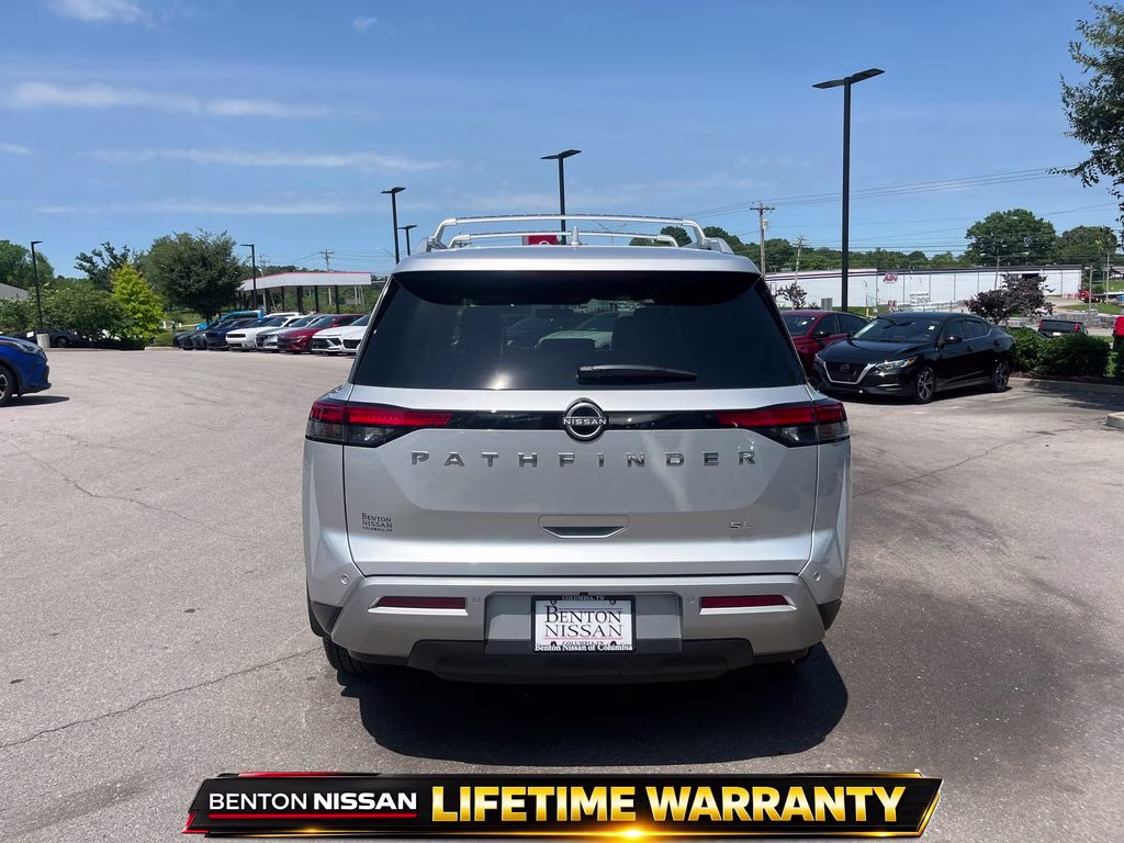 2025 Brilliant Silver Metallic Nissan Pathfinder SL FWD SUV