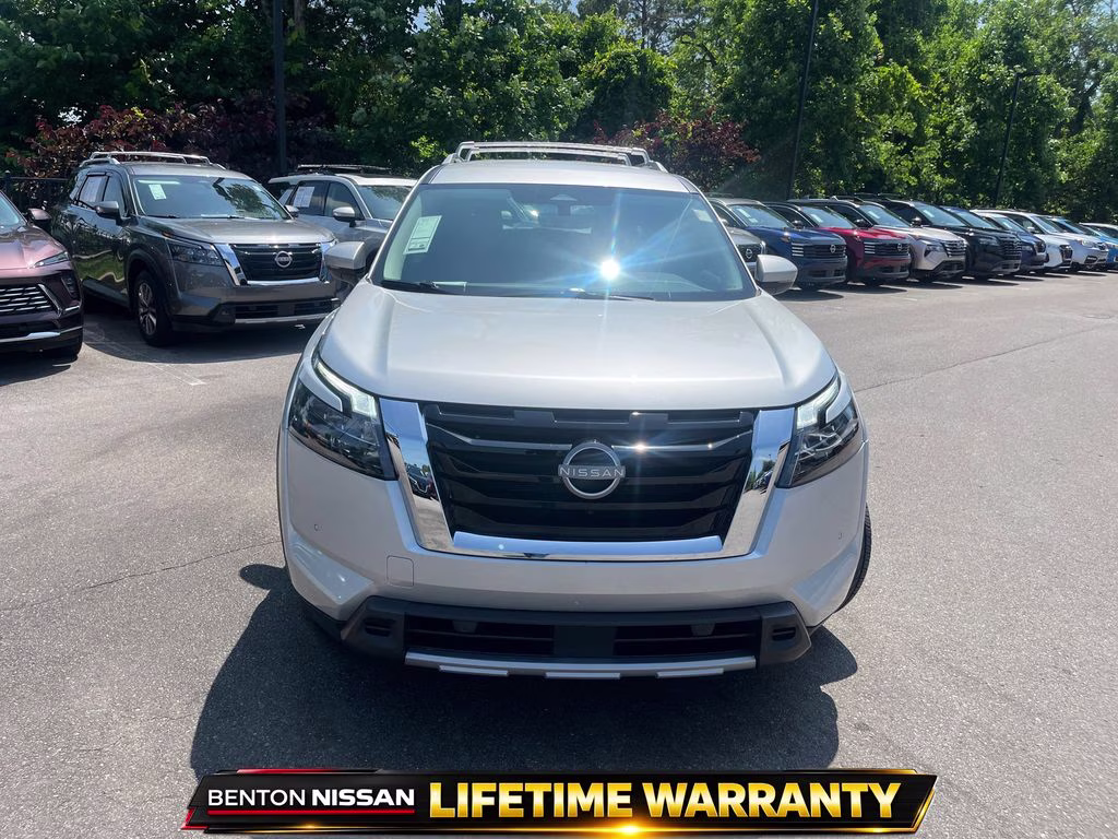 2025 Brilliant Silver Metallic Nissan Pathfinder SL FWD SUV