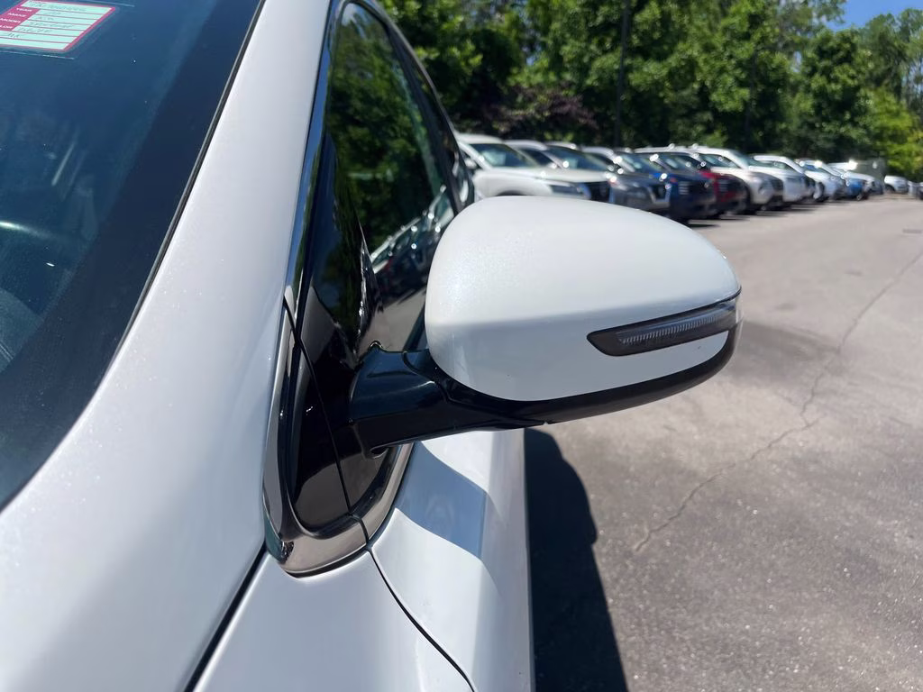 2022 Snow White Pearl Kia Sportage EX FWD SUV