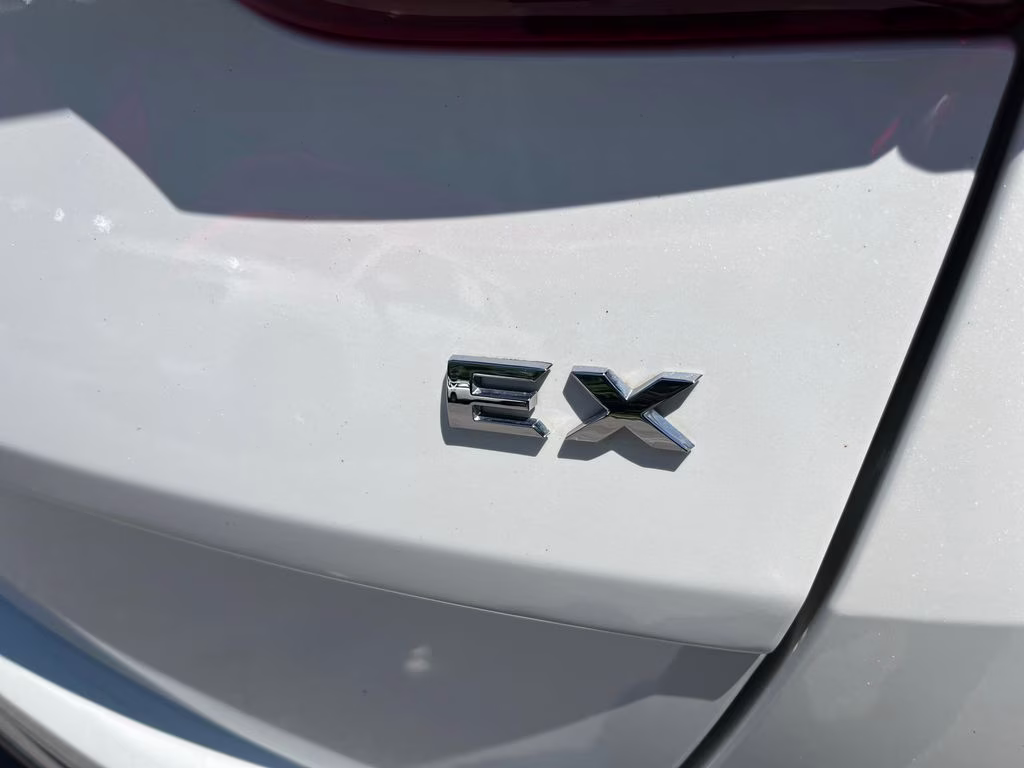 2022 Snow White Pearl Kia Sportage EX FWD SUV