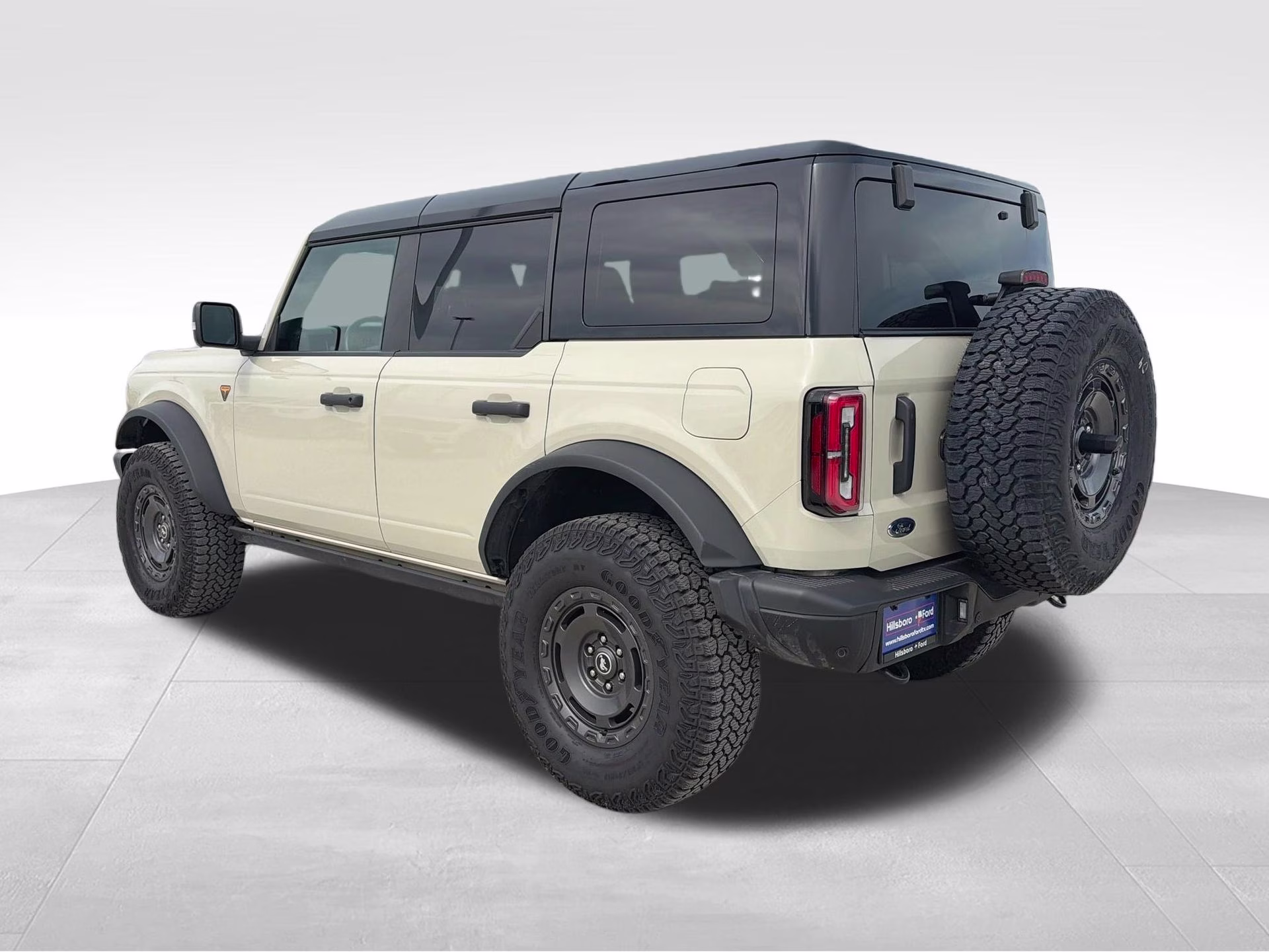 2025 Desert Sand Ford Bronco Badlands 4X4 SUV