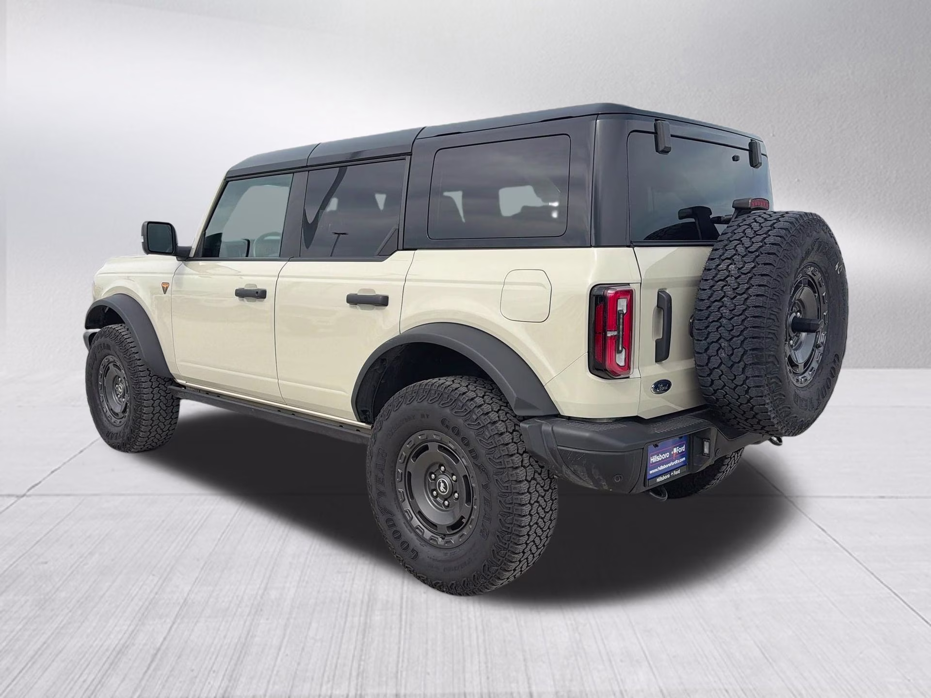 2025 Desert Sand Ford Bronco Badlands 4X4 SUV