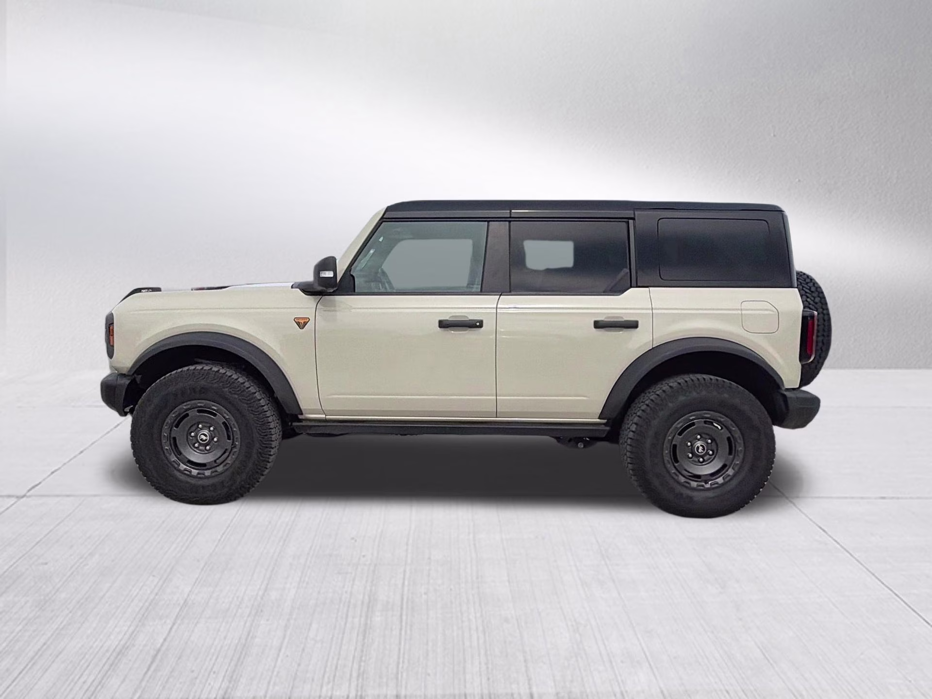 2025 Desert Sand Ford Bronco Badlands 4X4 SUV