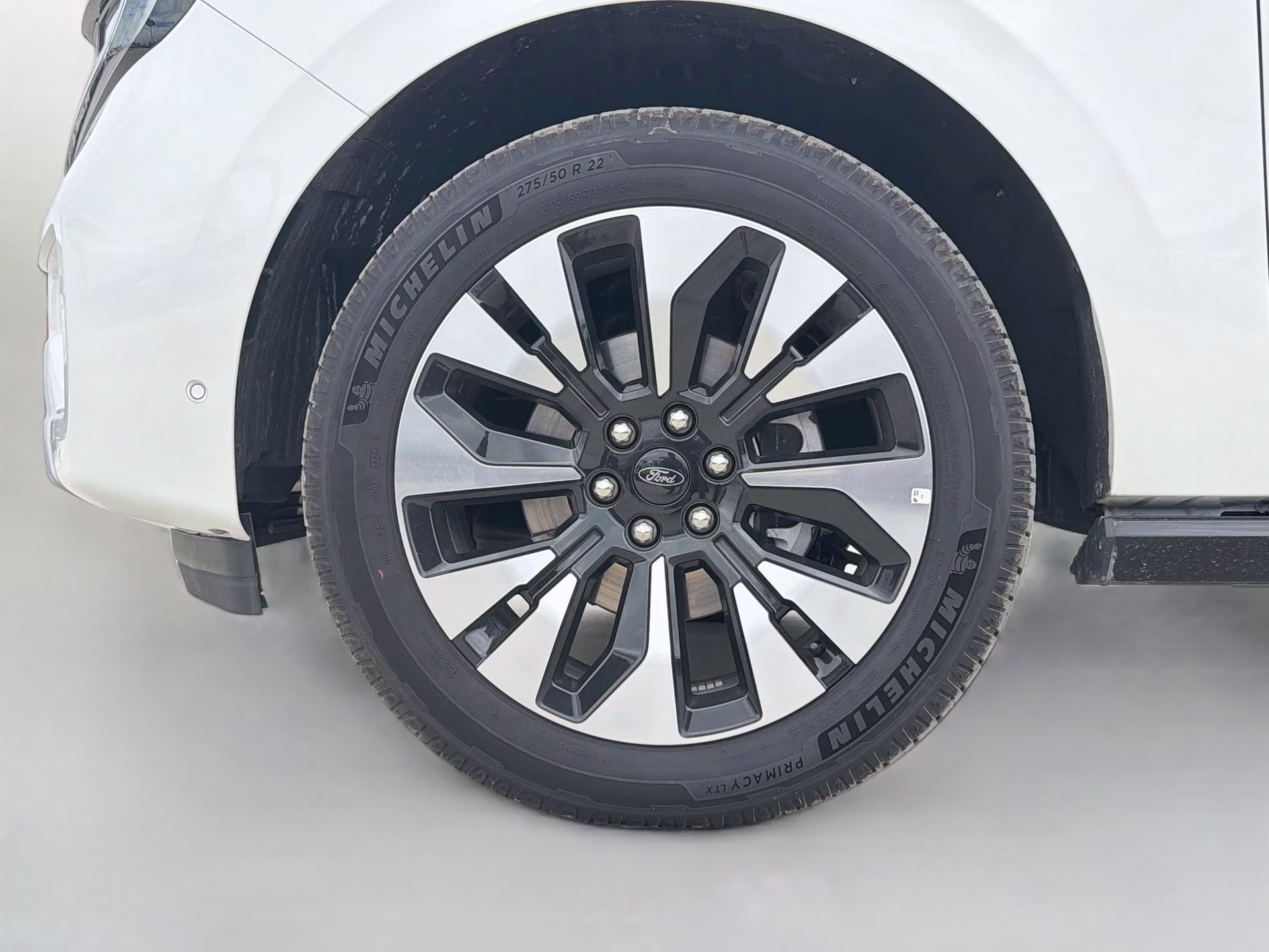 2025 Star White Metallic Tri-Coat Ford Expedition Max Platinum 4X4 SUV