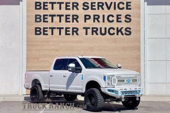 2018 White Platinum Clearcoat Metallic Ford Super Duty F-250 SRW Lariat 4X4 Truck