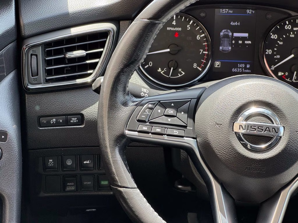 2020 Glacier White Nissan Rogue SV AWD SUV
