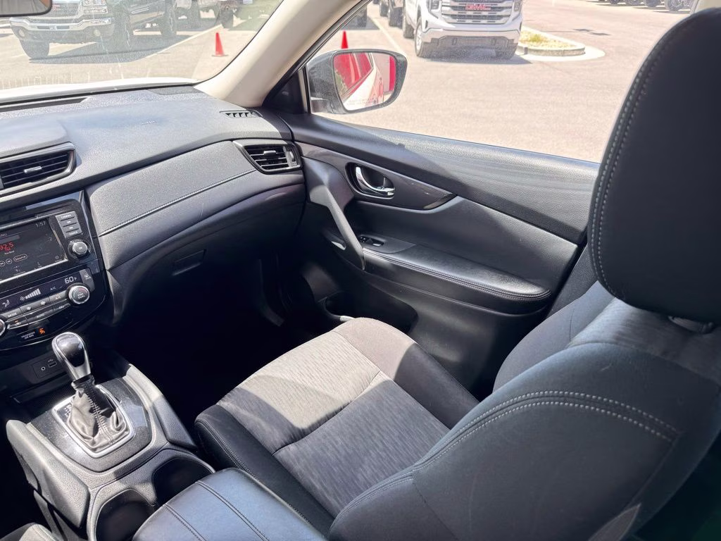 2020 Glacier White Nissan Rogue SV AWD SUV