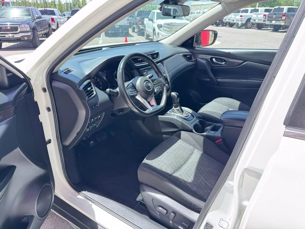 2020 Glacier White Nissan Rogue SV AWD SUV