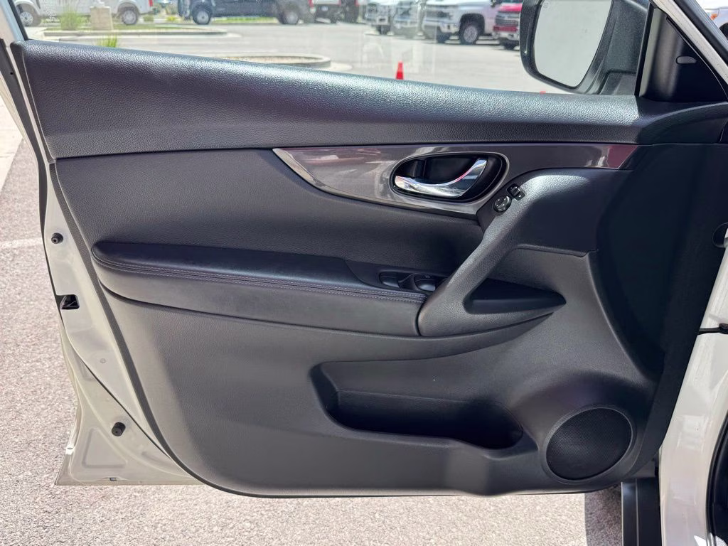 2020 Glacier White Nissan Rogue SV AWD SUV