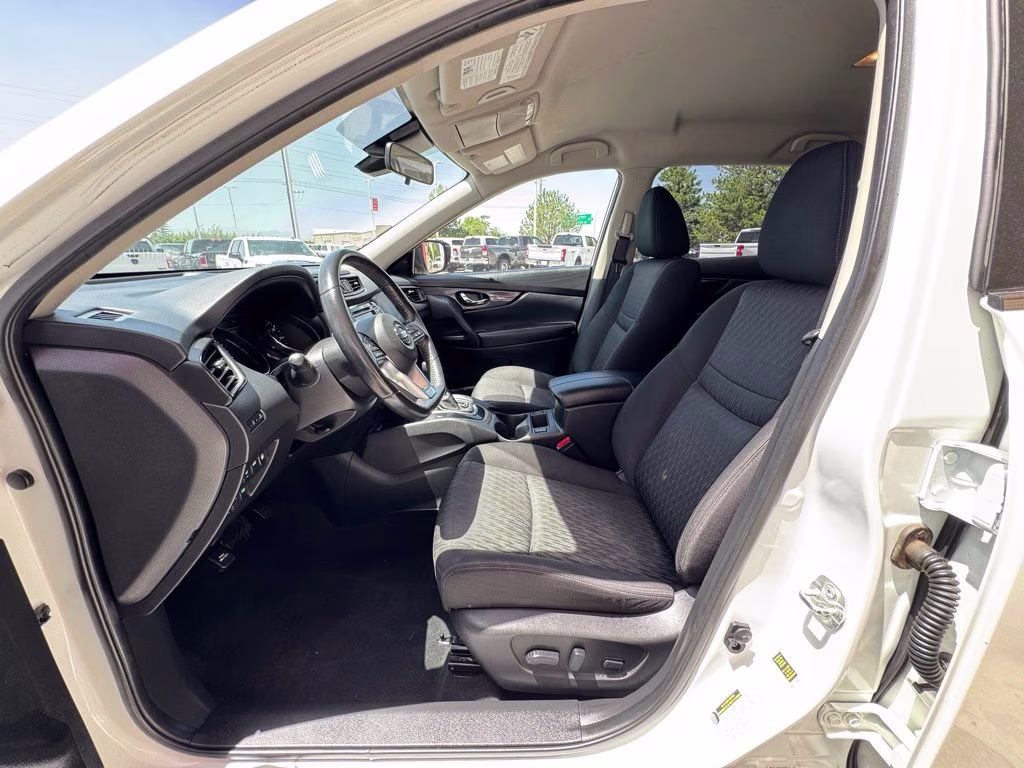 2020 Glacier White Nissan Rogue SV AWD SUV