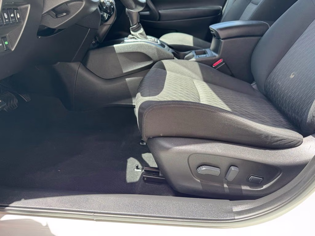 2020 Glacier White Nissan Rogue SV AWD SUV