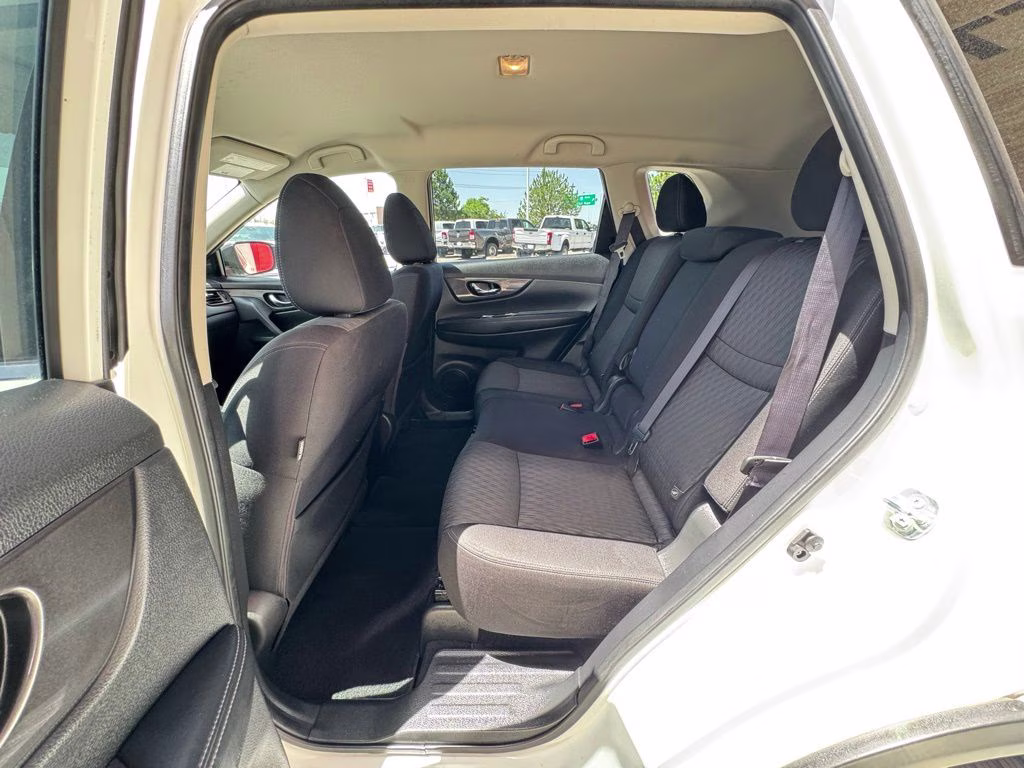 2020 Glacier White Nissan Rogue SV AWD SUV