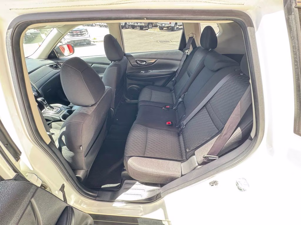 2020 Glacier White Nissan Rogue SV AWD SUV