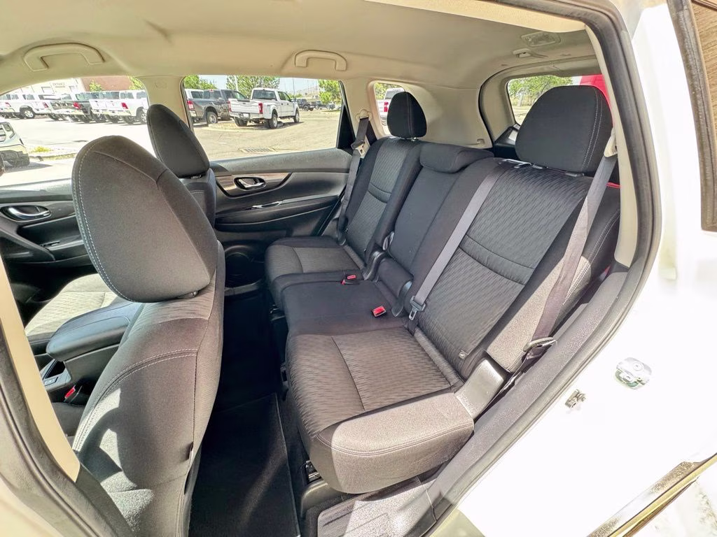 2020 Glacier White Nissan Rogue SV AWD SUV