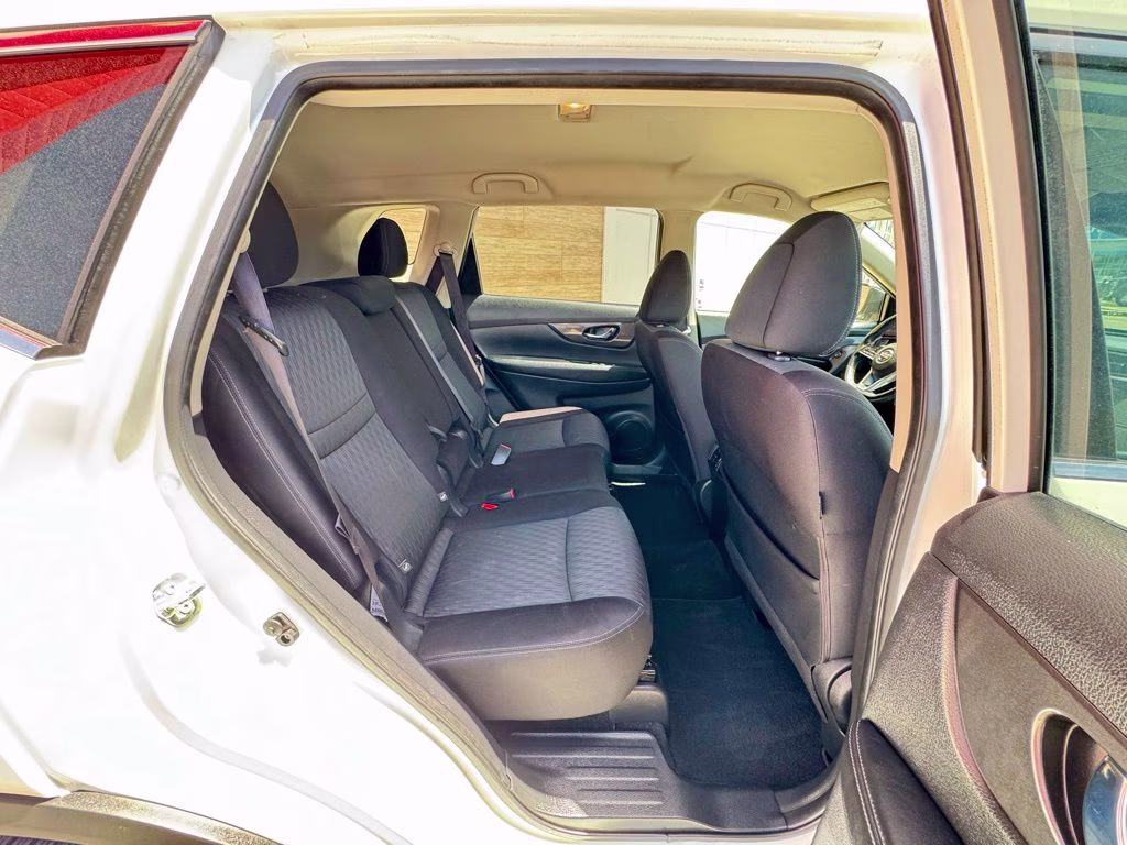 2020 Glacier White Nissan Rogue SV AWD SUV