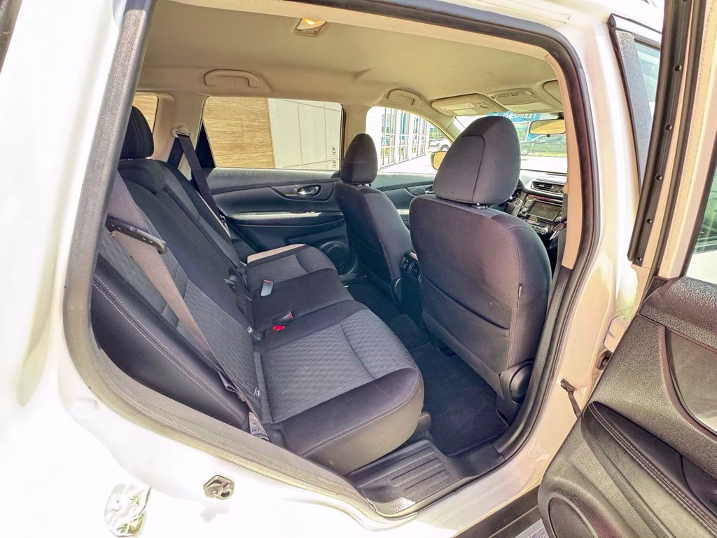 2020 Glacier White Nissan Rogue SV AWD SUV