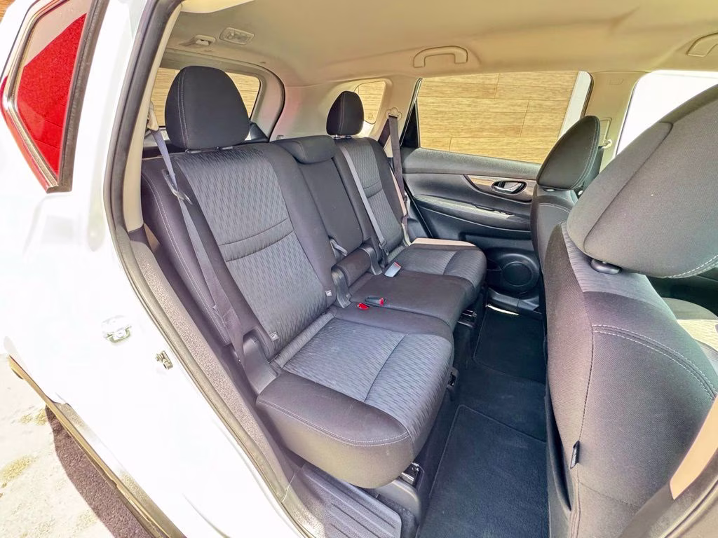 2020 Glacier White Nissan Rogue SV AWD SUV