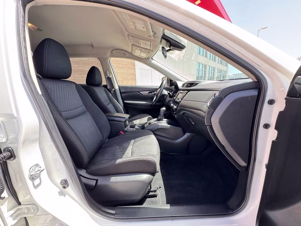 2020 Glacier White Nissan Rogue SV AWD SUV