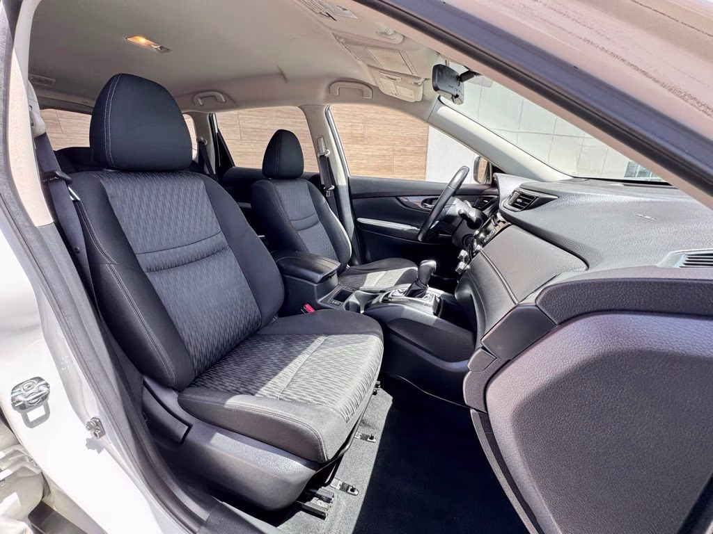 2020 Glacier White Nissan Rogue SV AWD SUV