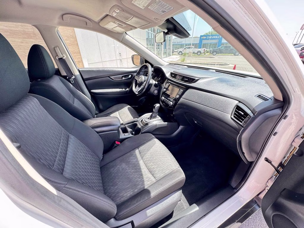 2020 Glacier White Nissan Rogue SV AWD SUV