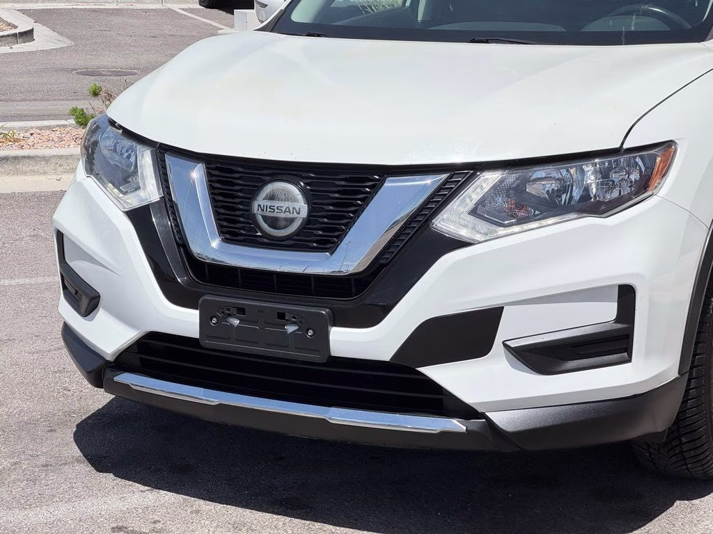 2020 Glacier White Nissan Rogue SV AWD SUV