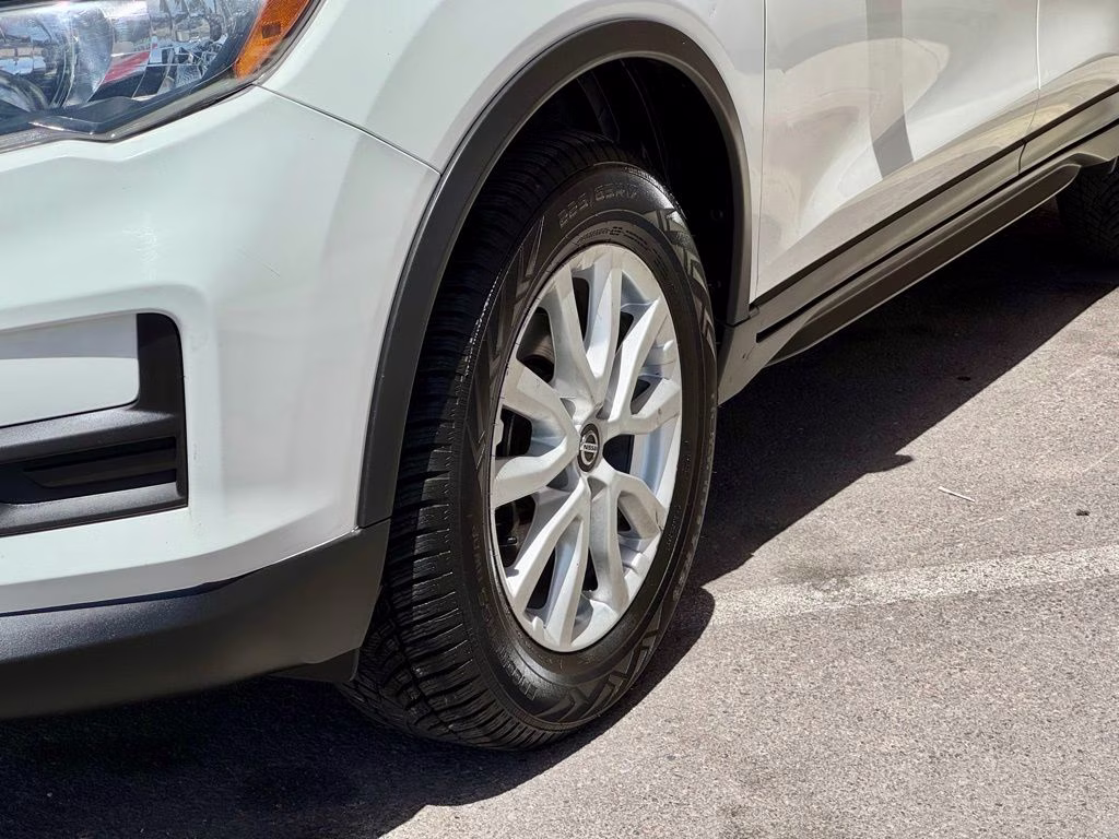 2020 Glacier White Nissan Rogue SV AWD SUV