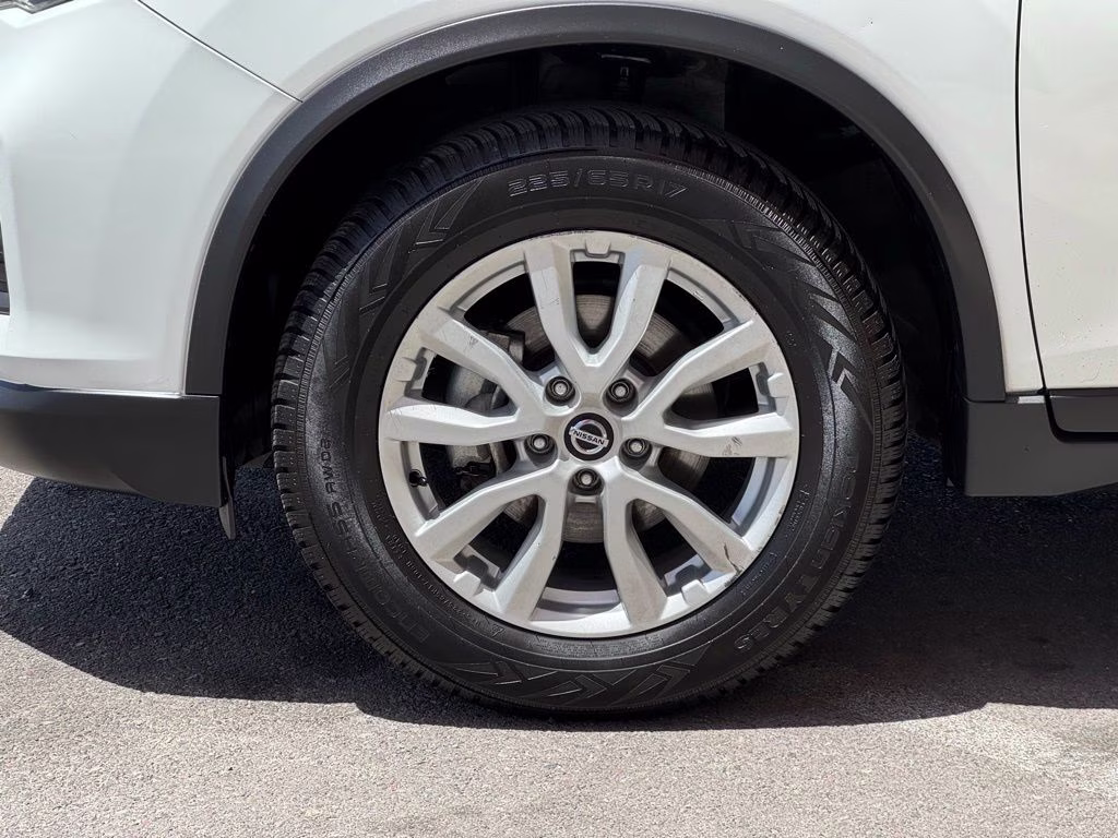 2020 Glacier White Nissan Rogue SV AWD SUV