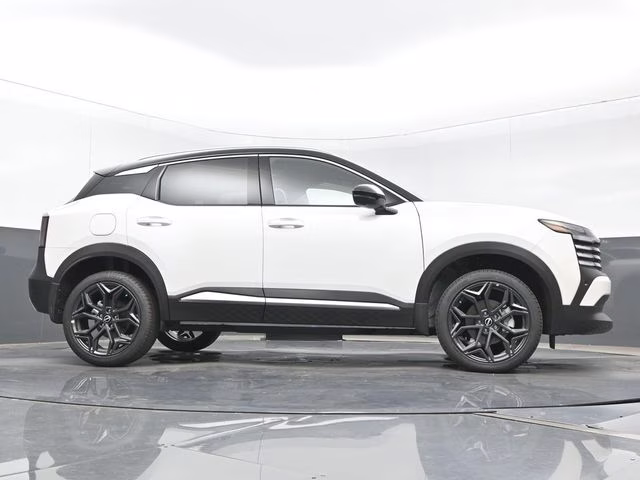 2026 Aspen White/Super Black Nissan Kicks SR FWD SUV