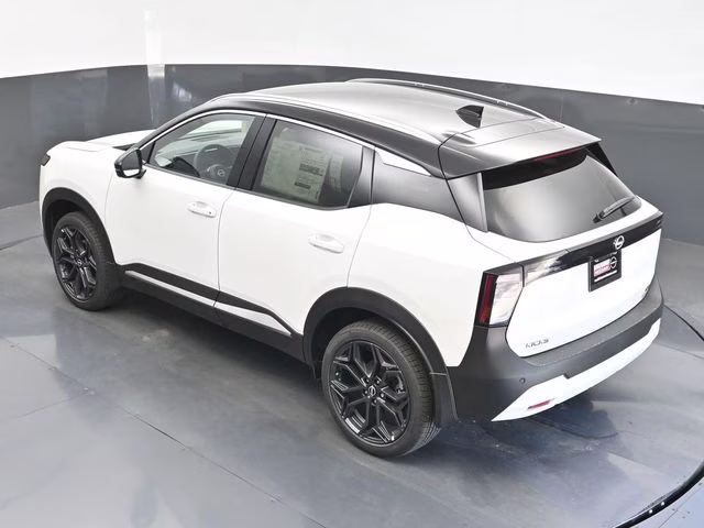2026 Aspen White/Super Black Nissan Kicks SR FWD SUV