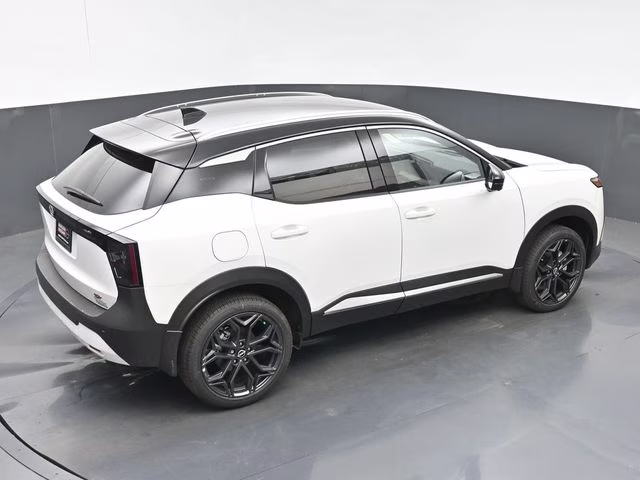 2026 Aspen White/Super Black Nissan Kicks SR FWD SUV