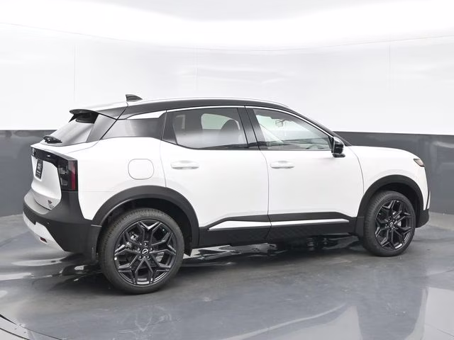 2026 Aspen White/Super Black Nissan Kicks SR FWD SUV