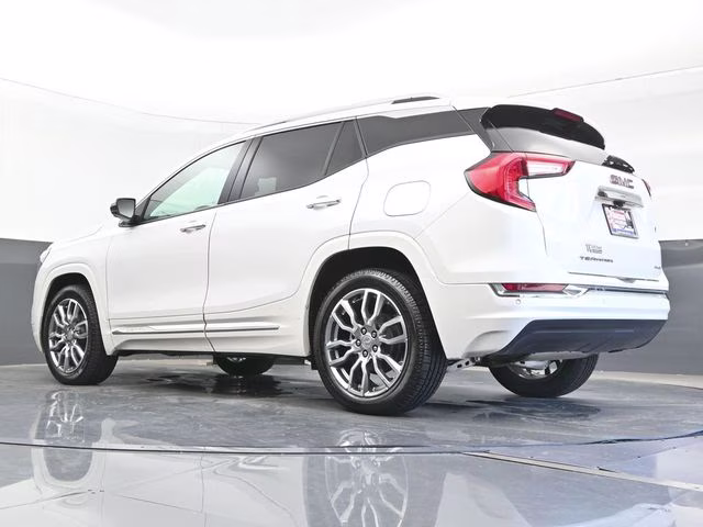 2022 White Frost Tricoat GMC Terrain Denali AWD SUV