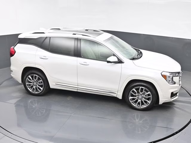2022 White Frost Tricoat GMC Terrain Denali AWD SUV