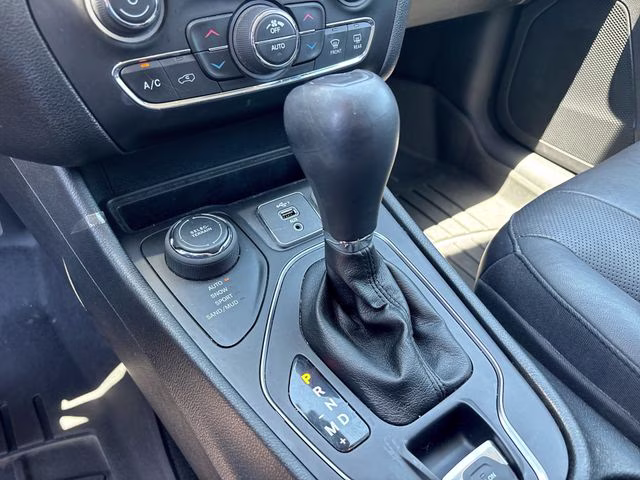 2021 Sangria Metallic Clearcoat Jeep Cherokee Latitude Lux 4X4 SUV