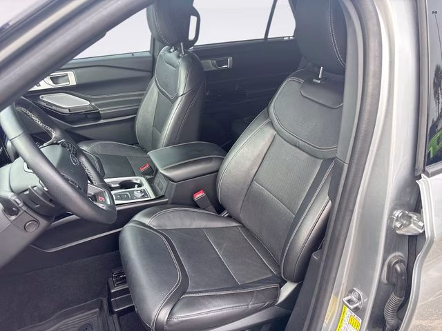2023 Silver Metallic Ford Explorer ST 4X4 SUV
